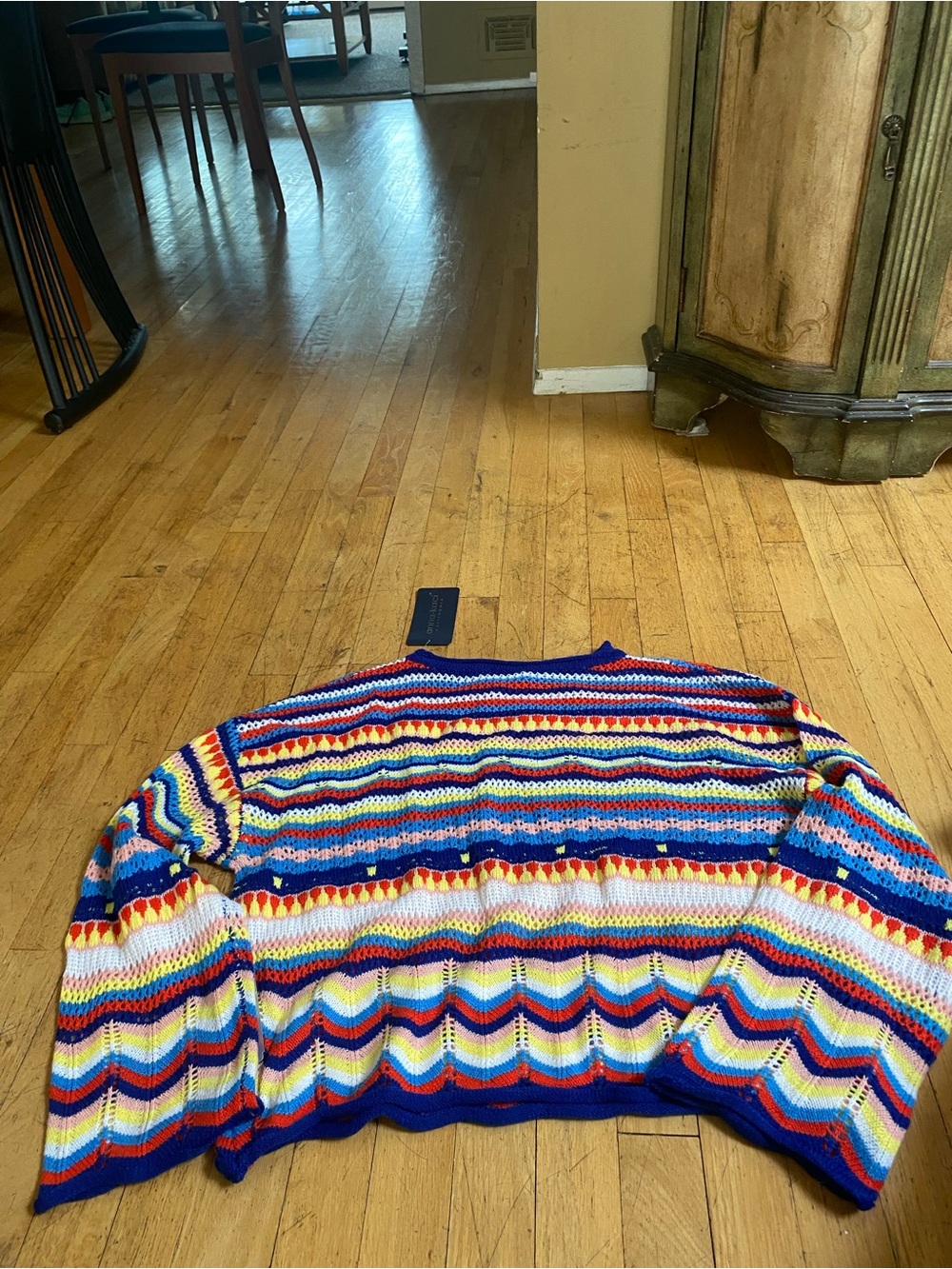 Anna-Kaci pretty sweater. Size large. NWT